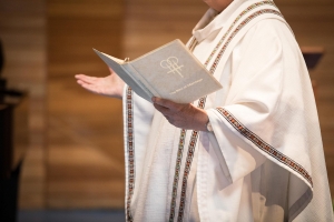 Las Vegas Wedding Photographer in Church